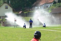 Požární útoky v Bělé (muži, ženy , děti)