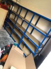 Brigáda: stavba druhého regálu v hasičárně
