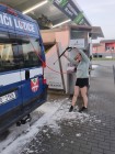 brigáda dorostenců - umytí auta