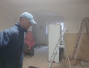 Brigáda - otlučení a sanace omítek v hospodě, sklípku a hasičárně