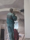 Brigáda - otlučení a sanace omítek v hospodě, sklípku a hasičárně
