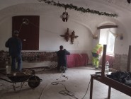 Brigáda - otlučení a sanace omítek v hospodě, sklípku a hasičárně